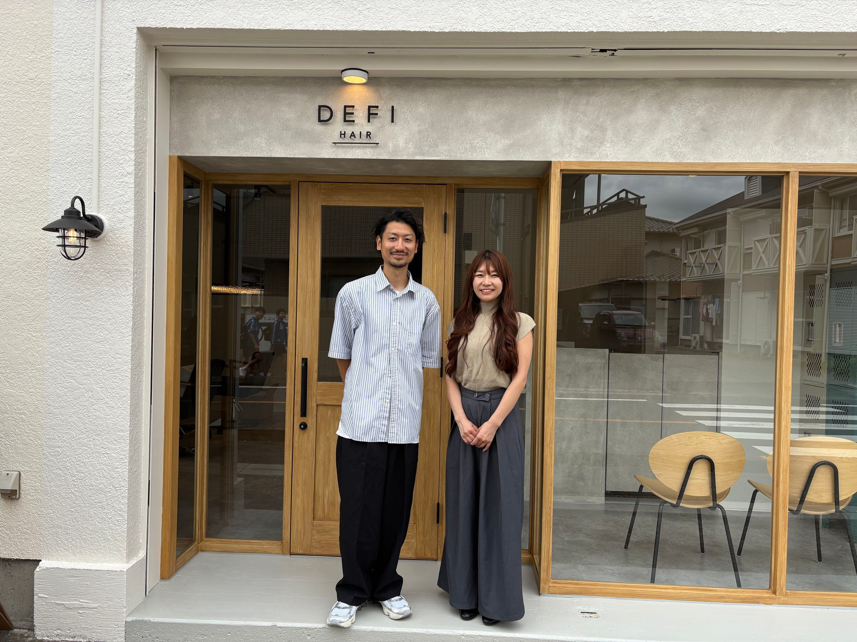 DEFI HAIRのスタッフ、YUICHI KATAYANAGIとTOMOE KATAYANAGI